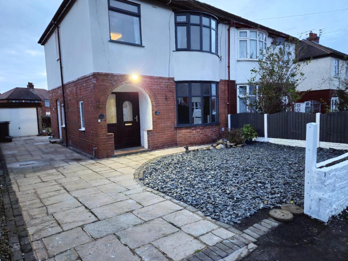Clifton House, For Holidays, Contractors, Relocation, Work, Etc, Free Parking And Wifi Apartment