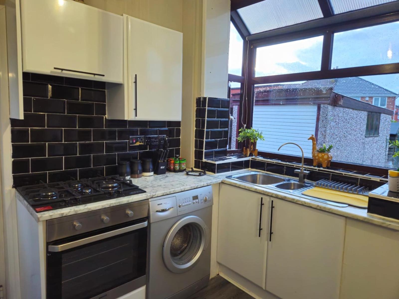 Clifton House, For Holidays, Contractors, Relocation, Work, Etc, Free Parking And Wifi *