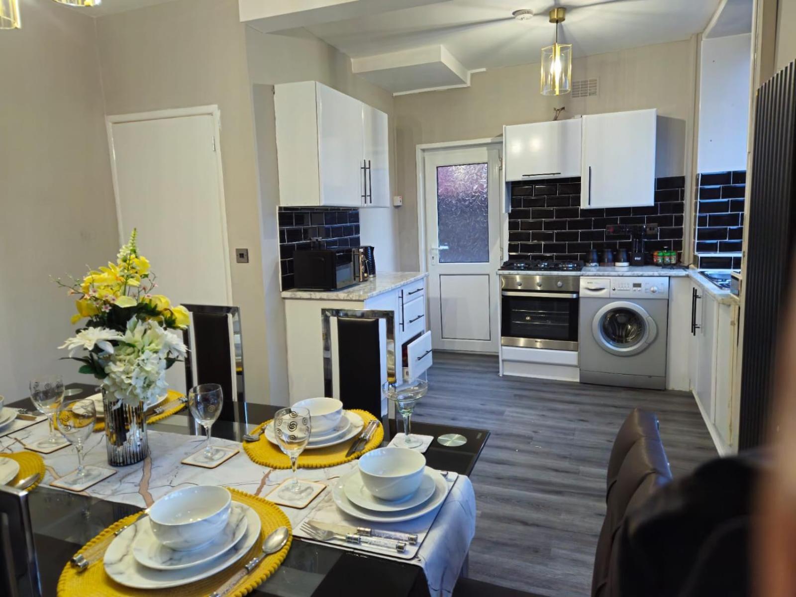Clifton House, For Holidays, Contractors, Relocation, Work, Etc, Free Parking And Wifi Apartment